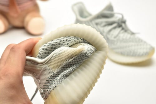 Yeezy Boost 350 V2 Kids اطفال