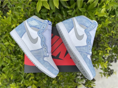 Air Jordan 1 RETRO HIGH OG "Hyper Royal"