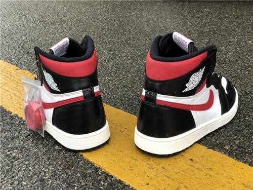 Air Jordan 1 Retro High OG "Royal Toe"