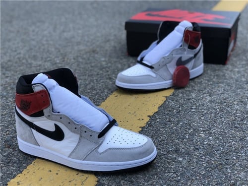 Air Jordan 1 Retro High OG "Light Smoke Grey"