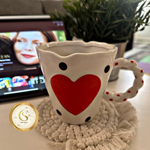 كوب برسمة القلب