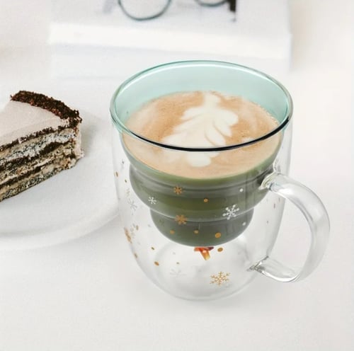 كوب زجاج الشجرة