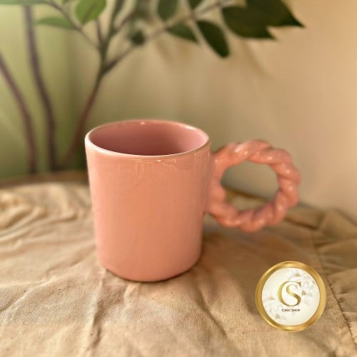 كوب وردي بمسكة مميزة