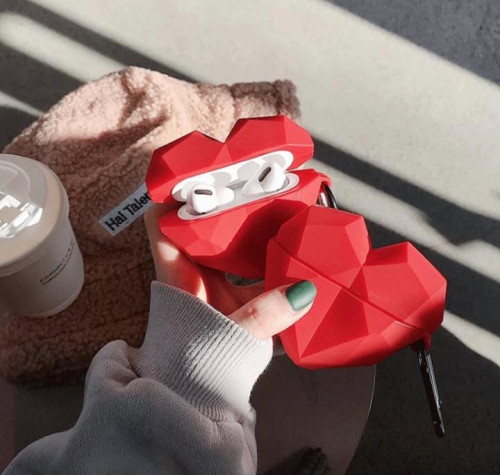 حافظة سماعة ابل بشكل قلب