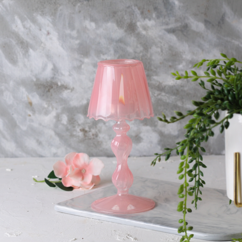 شمعدان باللون الوردي