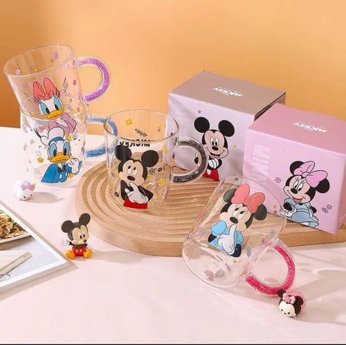 كوب زجاج بمسكه لامعه