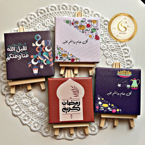 لوحة صغيرة مع حامل خشب