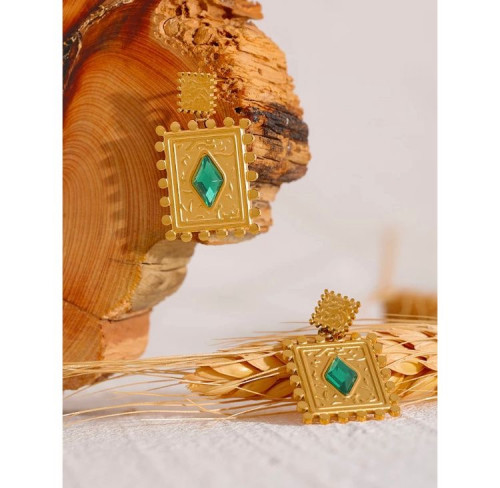 حلق نسائي ذهبي مع كريستال اخضر