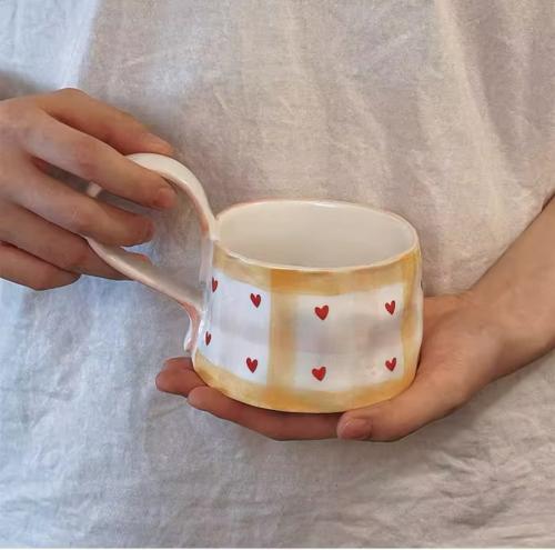 كوب القلوب بمسكة مميزة