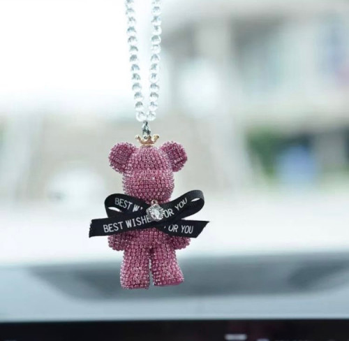 تعليقة سيارة بشكل دب وردي