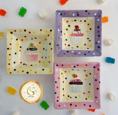 صحن صغير برسمات كب كيك