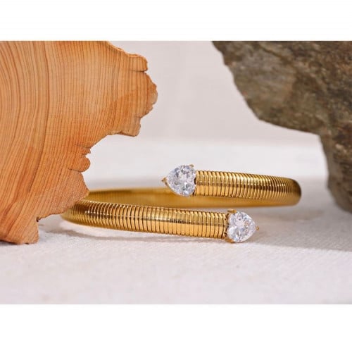 اسوار ذهبي مع زركون بشكل قلب