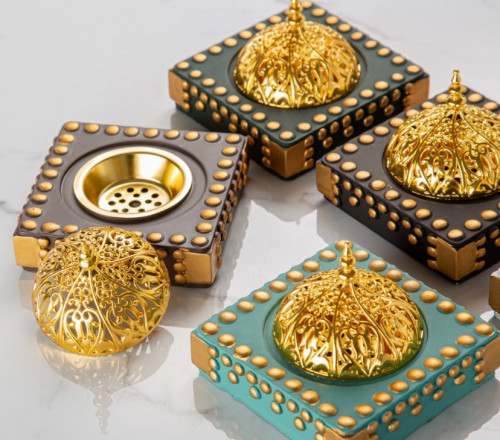 مبخر انيق بغطاء ذهبي