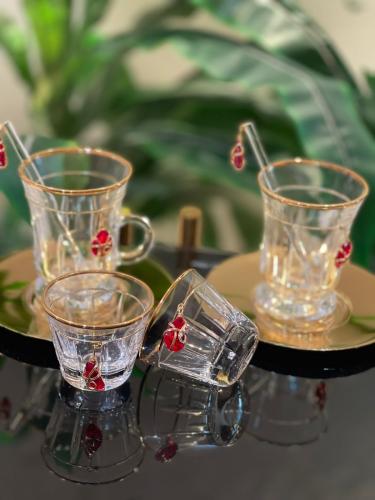 طقم بيالات وفناجين تركي ذهبي 24 قطعة