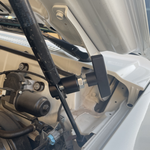 مثبت غطاء المحرك