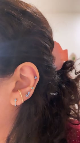 حلق قوس ذهبي