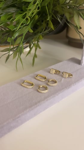 حلق مستطيل فل زركون ذهبي