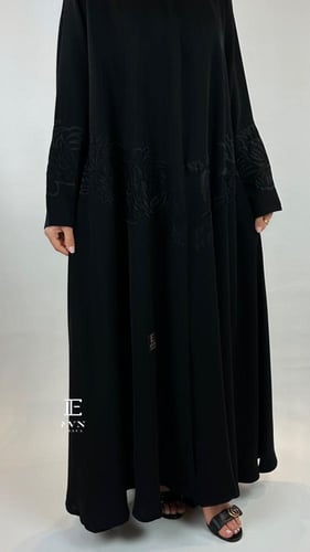 عباية كلوش تطريز اكمام وامام اسود EN137