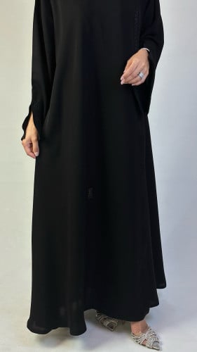 عباية خطوط اسود - لف من الأمام - أزرة كتف EN61