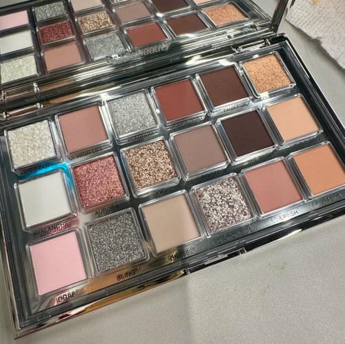 Huda Beauty Icy Nude 18 well palette