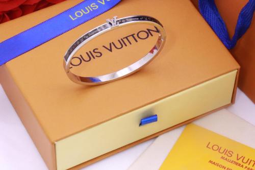 أسوارة ماركة - LOUIS VUITTON