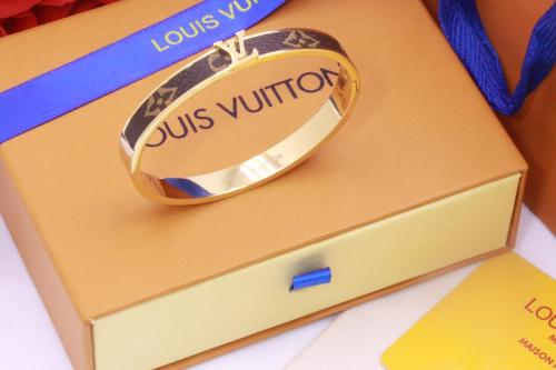 أسوارة ماركة - LOUIS VUITTON
