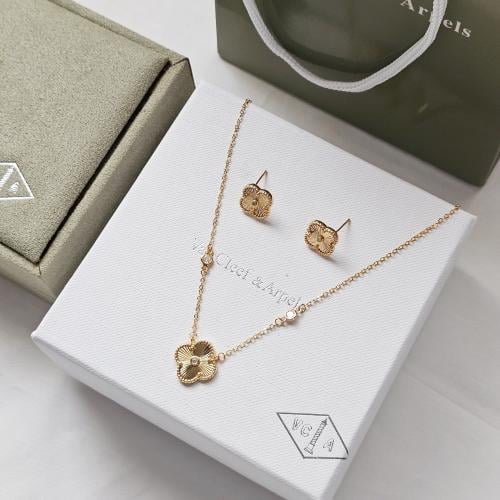 سلسال و حلق ماركة - فان كليف