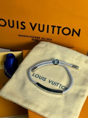 أسوارة ماركة - LOUIS VUITTON