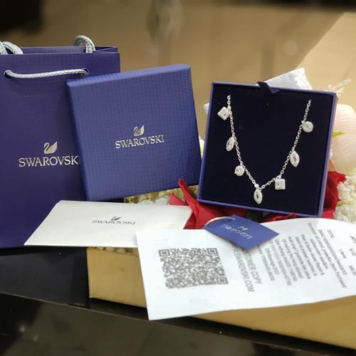 سوار ماركة سوارافسكي
