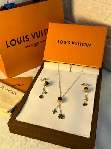 سلسال مع حلق ماركة - LOUIS VUITTON