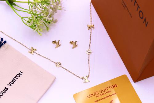 سلسال وحلق ماركة - LOUIS VUITTON