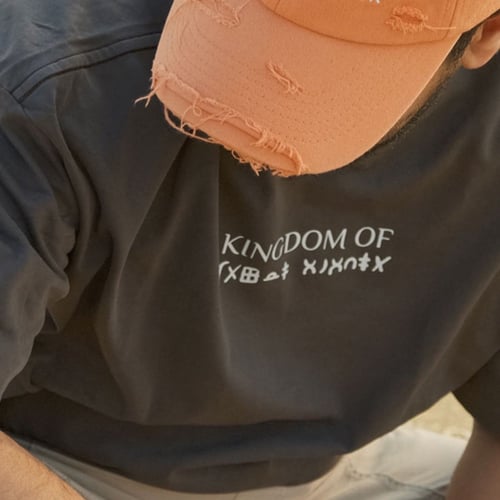 تيشرت النقش الثمودي