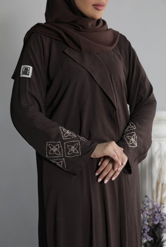 عباية حرير بياقة - بني