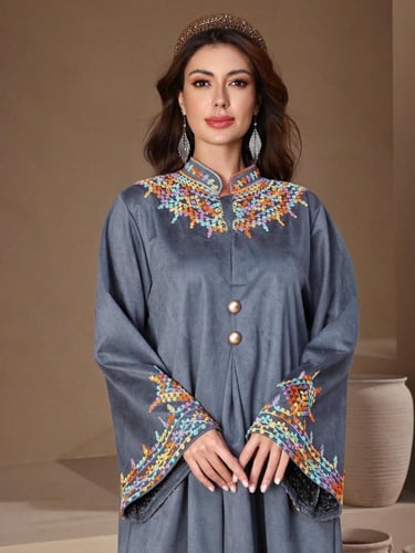 فستان مطرز على الطراز العربي