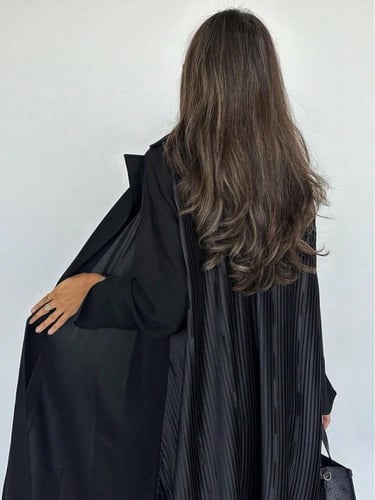 عباءة نسائية سوداء
