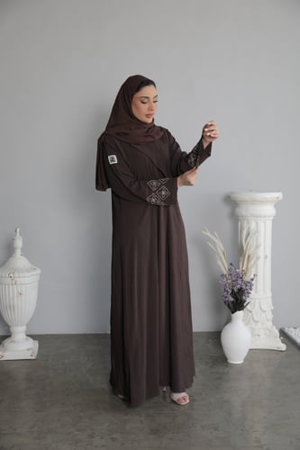 عباية حرير بياقة - بني