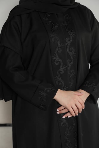 عباية بسفطة مطرزة - اسود