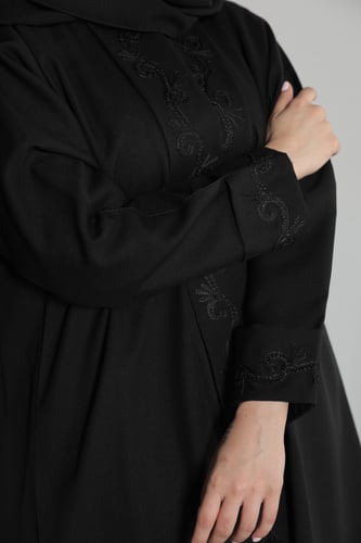 عباية بسفطة مطرزة - اسود