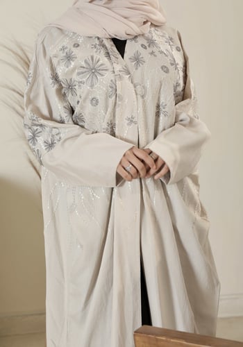 عباية فراشة مطرزة - بيج