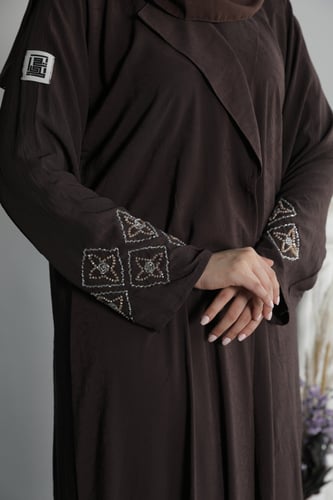 عباية حرير بياقة - بني