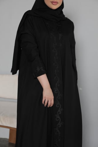 عباية بسفطة مطرزة - اسود