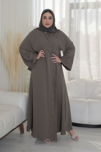 عباية زيتية مطرزة