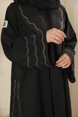 عباية بياقة مطرزة - ذهبي
