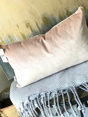 غطاء وسادة نولا مخمل وردي باهت مستطيل