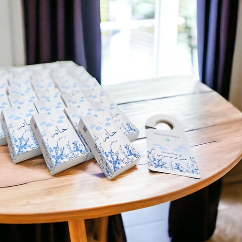 علبة توزيعات وسط مع ثيم