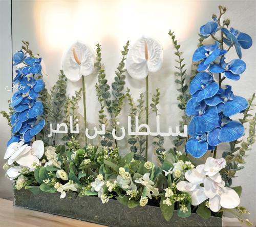 ستاند اكريليك بتنسيق ورد مقاس 50 سم