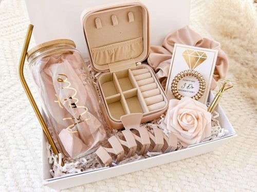 بوكس هدية مميز مع الكتابة