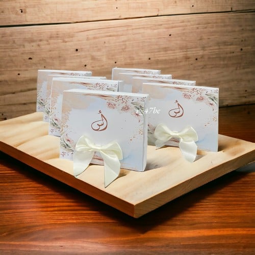 علبة توزيعات كبيرة مع ثيم