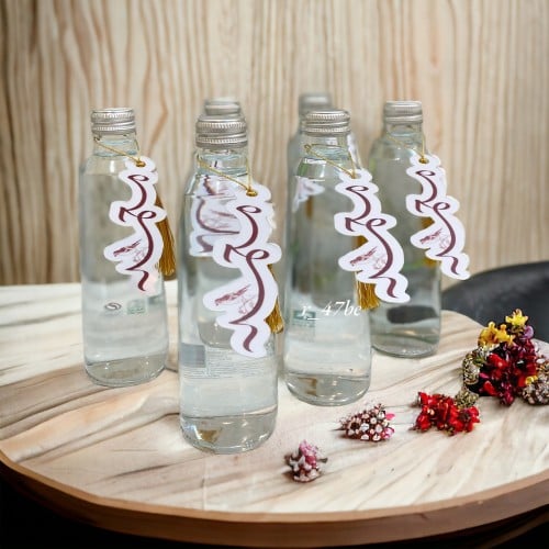 علبة ماء زجاج مع تاق اسم