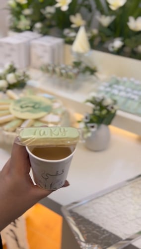 كوب ورقي مع ثيم